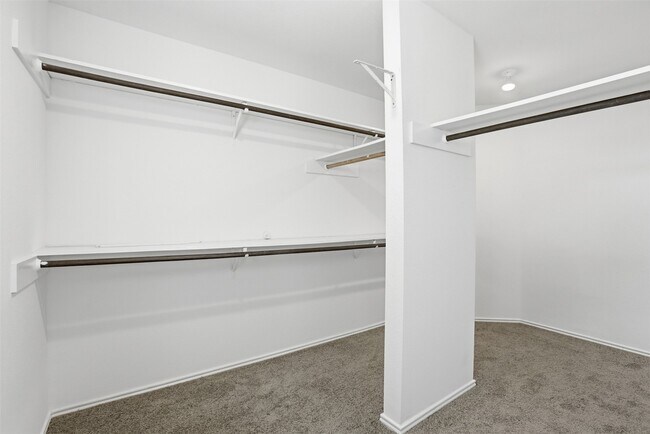 Building Photo - 7235 Battle Hills Dr