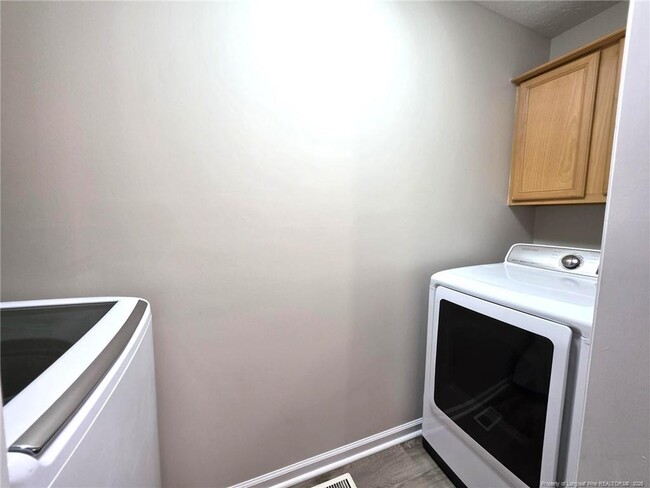 Building Photo - 910 Foxhunt Ln
