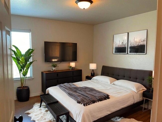 Building Photo - 504 Karey Dr