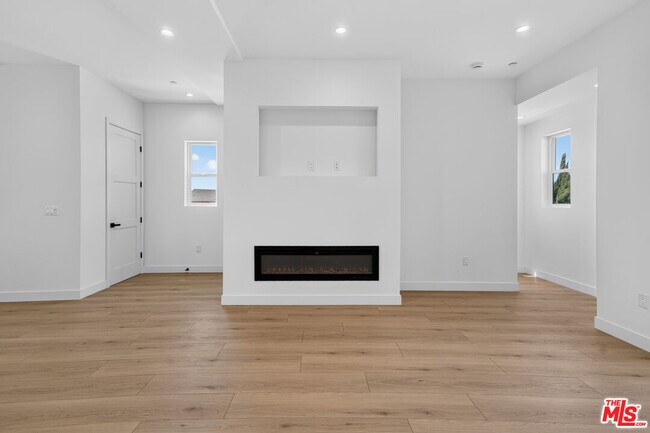 Building Photo - 150 N Carondelet St