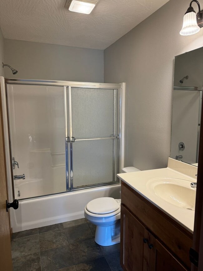 Building Photo - Beautiful Home Strafford, Missouri