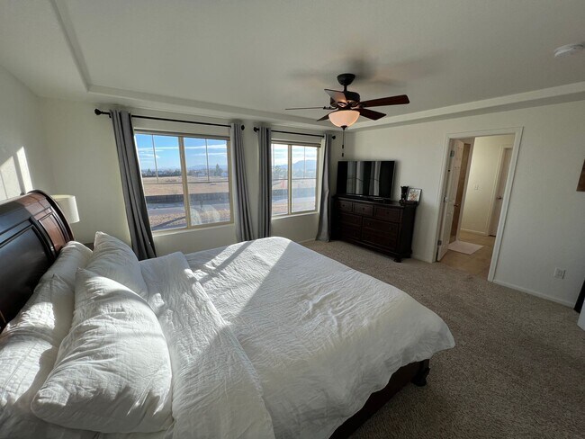 Building Photo - 4 Bed 4 Bath Home in Banning Lewis Ranch