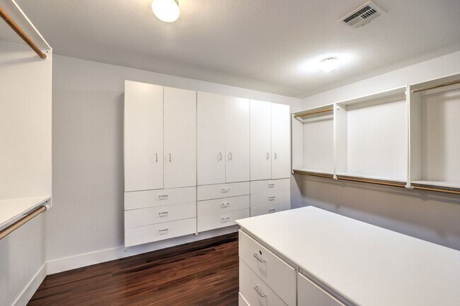 Building Photo - 3743 Lone Mesa Dr