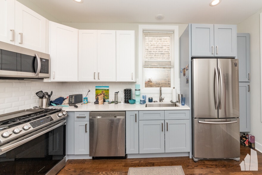 Building Photo - 2145 W Webster Ave