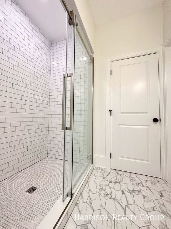 Building Photo - Beautifully Renovated Home In Historic Boy...