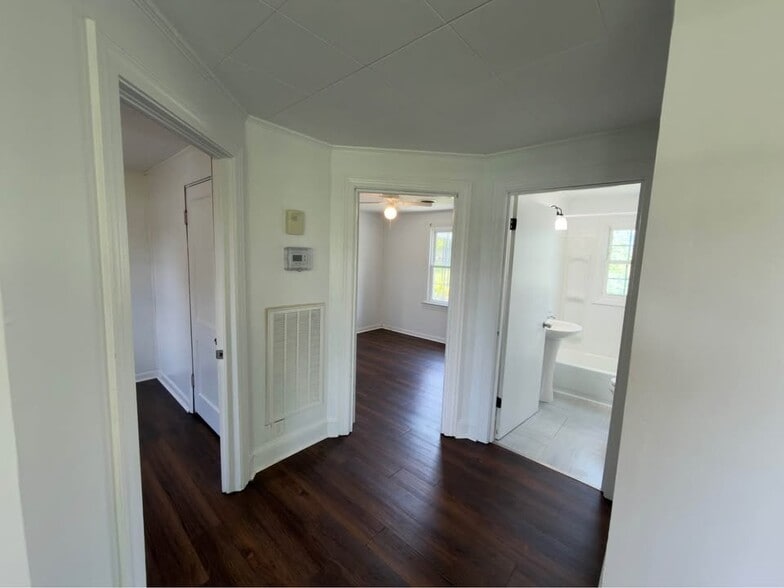 Building Photo - 103 Pelican Ln
