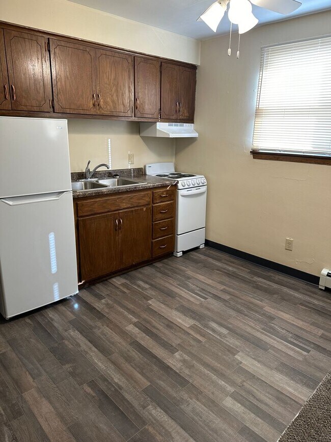 Building Photo - Forestview 1 Bedroom Lower Floor