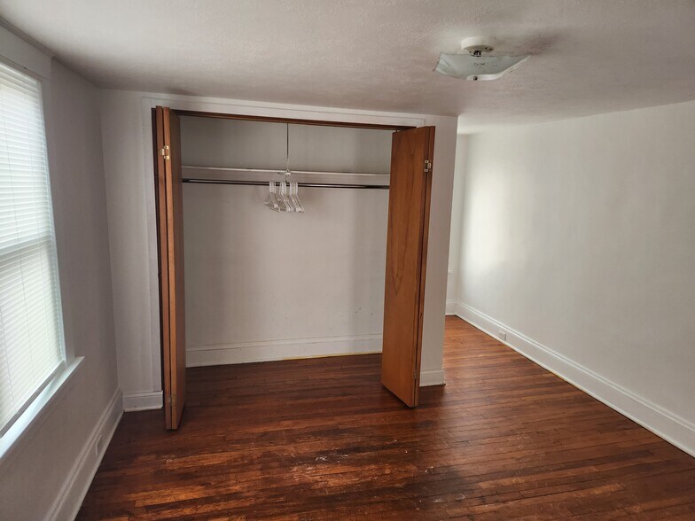 Building Photo - 4648 W 149th St