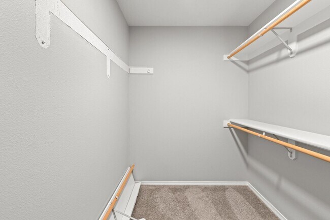 Building Photo - BETHANY 5 bedroom 3 full bath- Beaverton School District- Nike