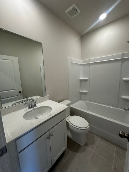 Building Photo - 548 Scholar Way