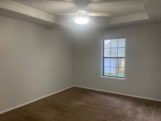 Building Photo - Beautiful 3 bedroom 2 bath in great location.
