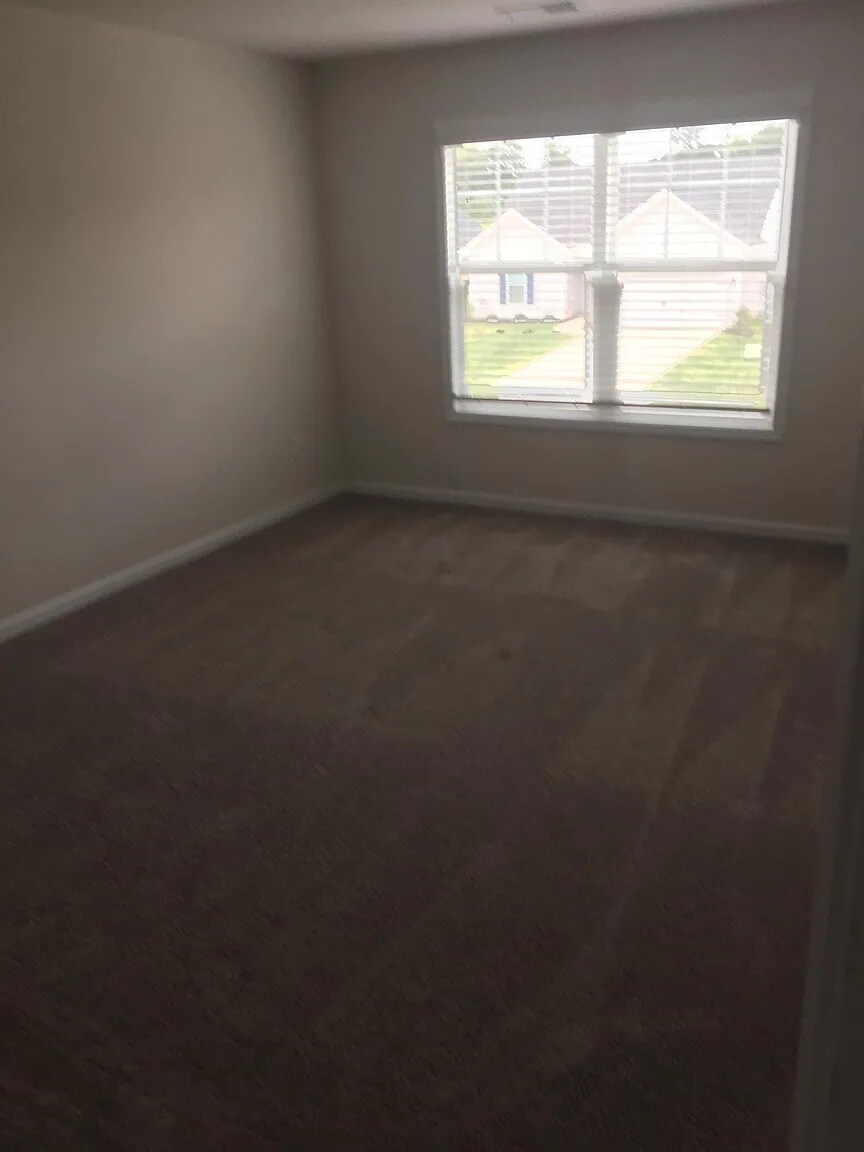 Building Photo - Room in Single Family Home on Dover Ct