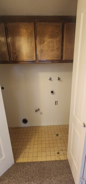 Building Photo - 5913 Auburn Oaks Dr