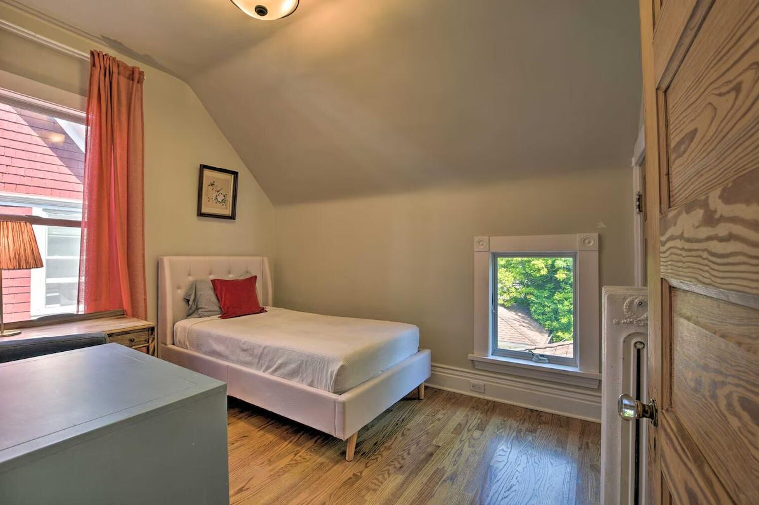 Building Photo - 326 N Grove Ave