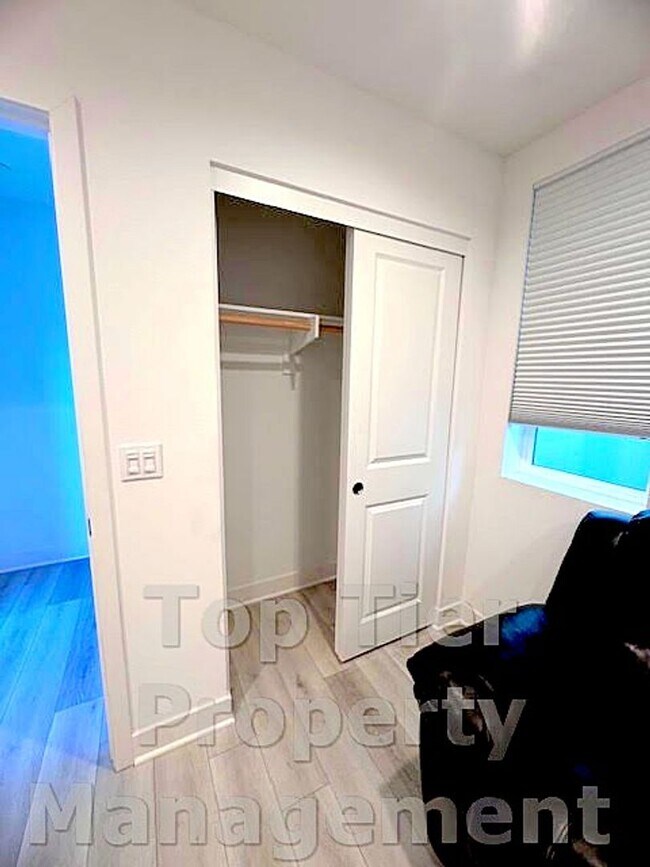 Building Photo - Beautiful & Modern 3 bed/ 3.5 bath/ 2,029 Sqft Condo with amazing Views in Carroll Canyon- Availa...