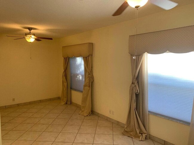 Building Photo - 11301 Edgewater Cir