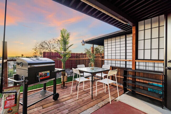 Building Photo - 5551 Churchward St