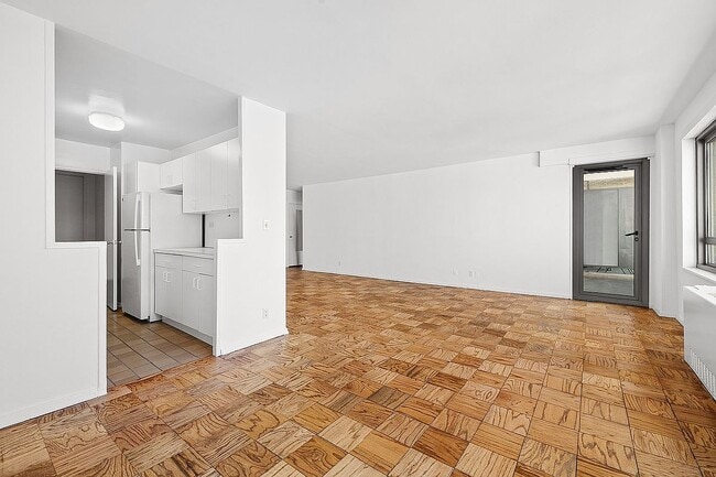 Building Photo - 170 West End Ave