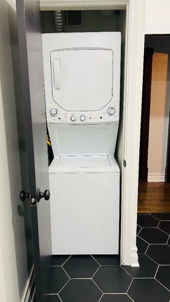 Building Photo - 3938 N Monticello Ave