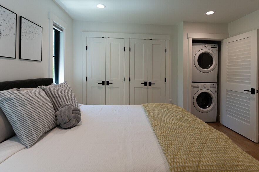 Full size washer and dryer. Double closet - 1110 Glen Rd