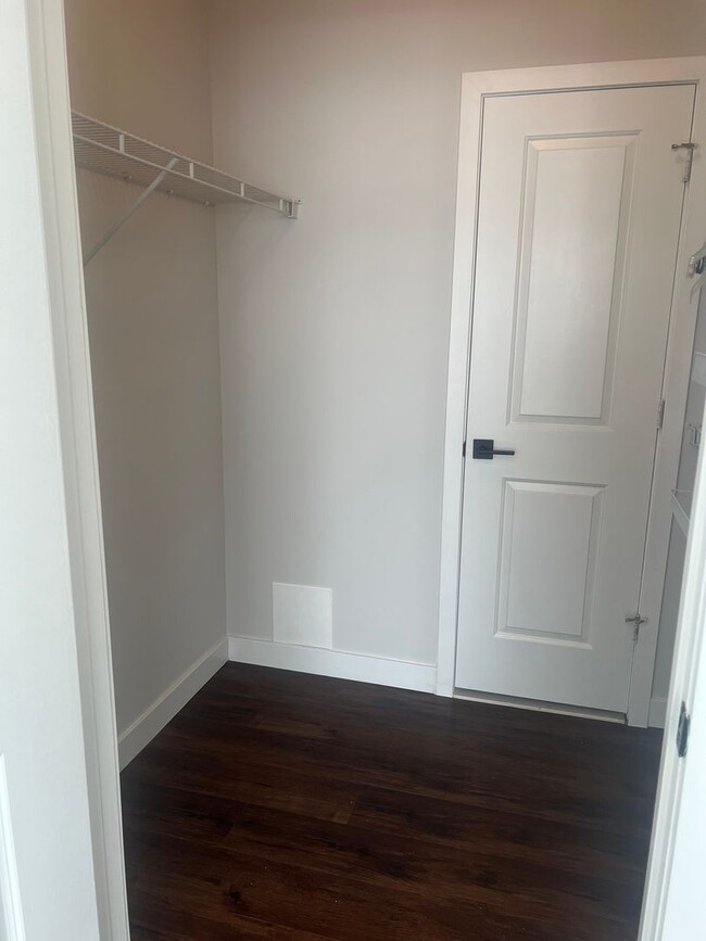 Building Photo - 1 BD/1BA + Den Condo in Silver Spring