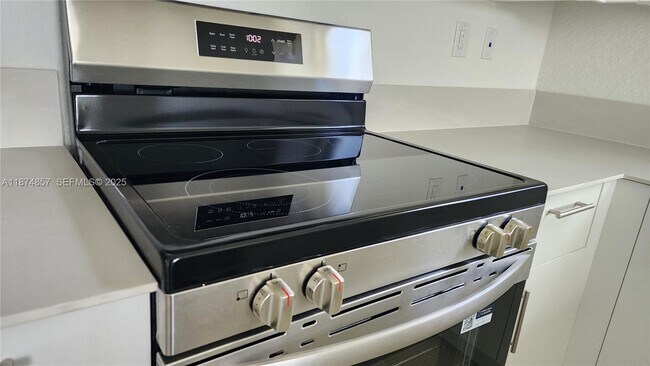 Building Photo - 2965 SE 23rd Ave