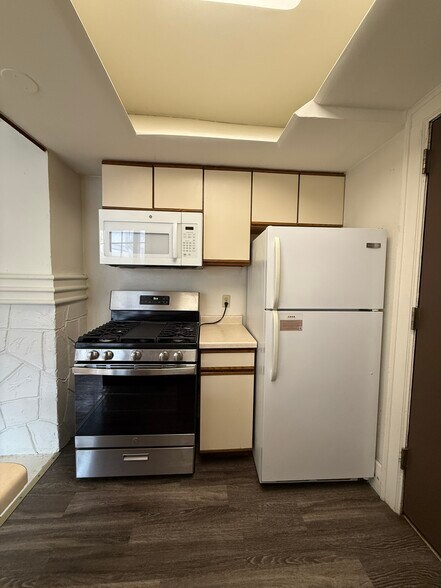 Building Photo - 612 Howard Plz