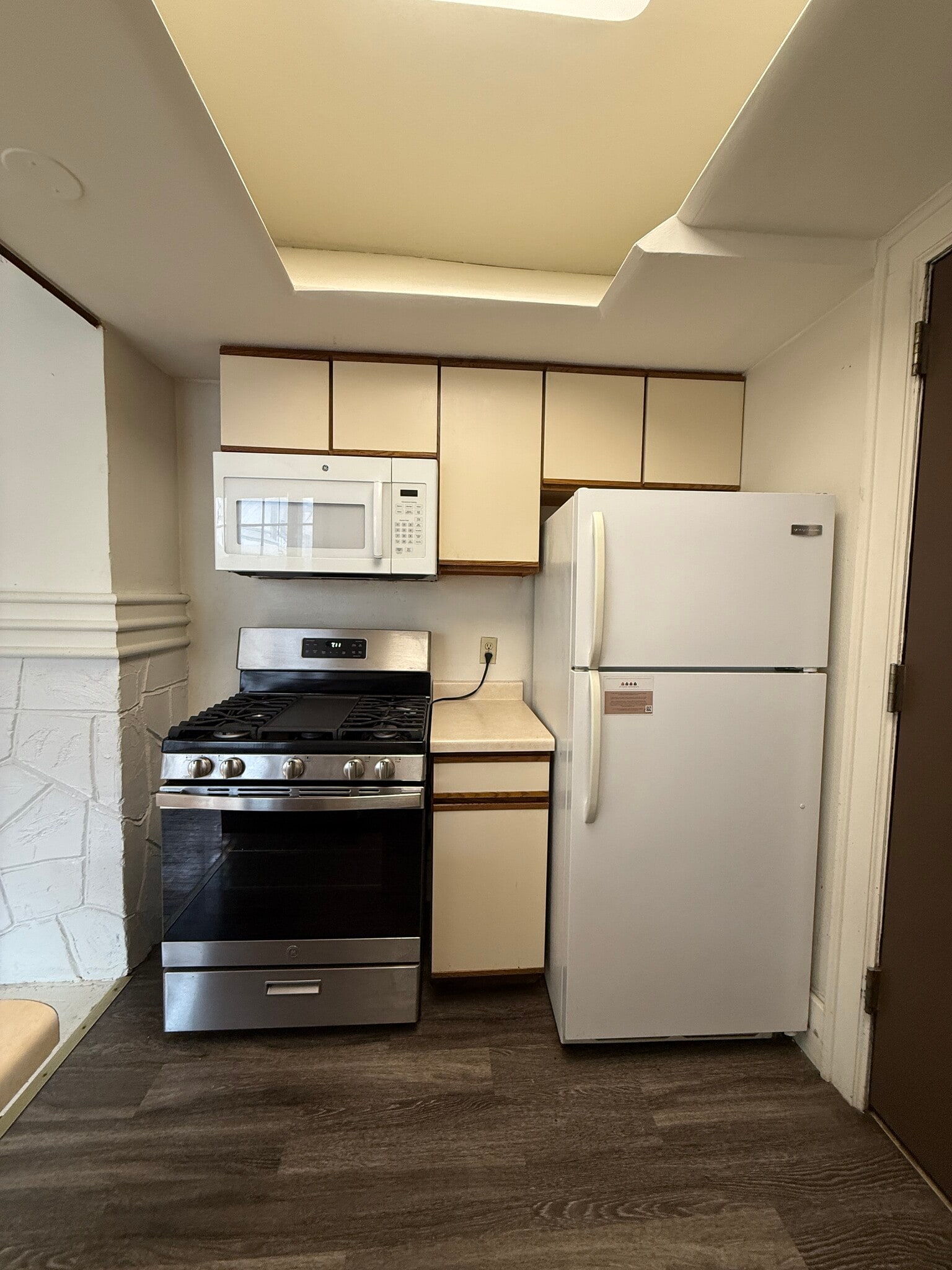 Building Photo - 612 Howard Plz