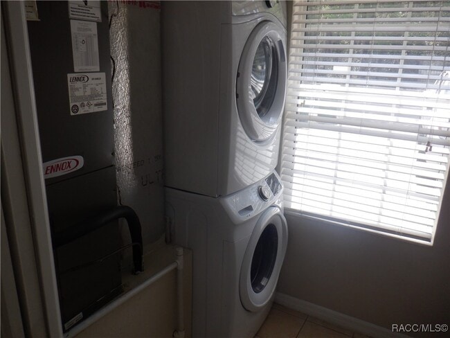 Building Photo - 2002 Silverwood St