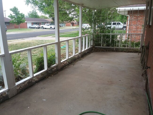 Building Photo - Close to Medical District!!