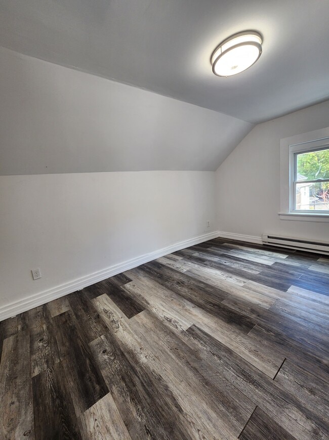 Building Photo - 135 Willow St