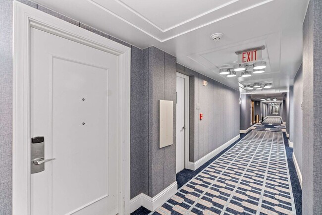 Building Photo - 4441 Collins Ave