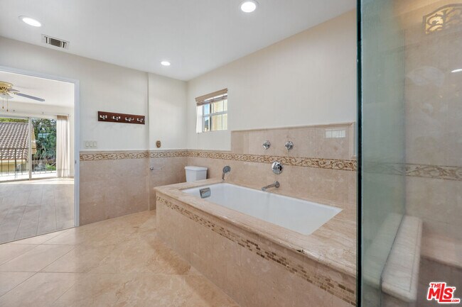 Building Photo - 807 E Orange Grove Ave