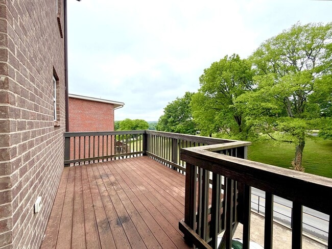 Building Photo - 90 Promontory Ln