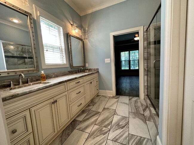 Building Photo - 8643 Amandine Way