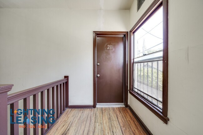Building Photo - 421 N Coronado St