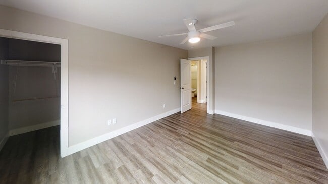Building Photo - Usually rents to 6-12 people! Renovated, L...