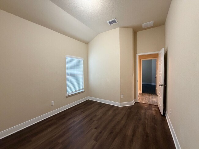 Building Photo - 1243 Old FM 306