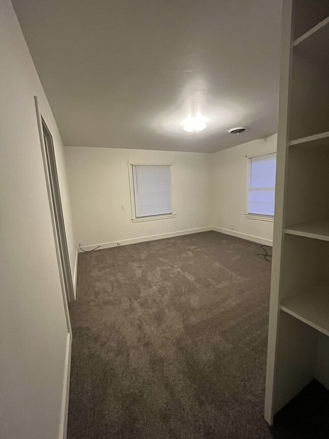 Building Photo - 12 Putnam Ave