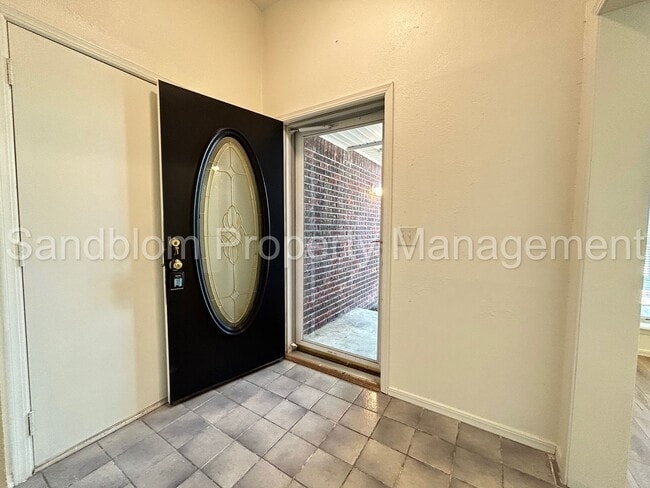Building Photo - For Lease | South Tulsa - Union Schools | $1800 Rent