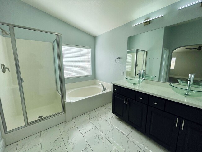 Building Photo - BEAUTIFUL HOME IN RHODES RANCH GUARD GATED COMMUNITY! AMMENITIES INCLUDE COMMUNITY BASKETBALL COU...