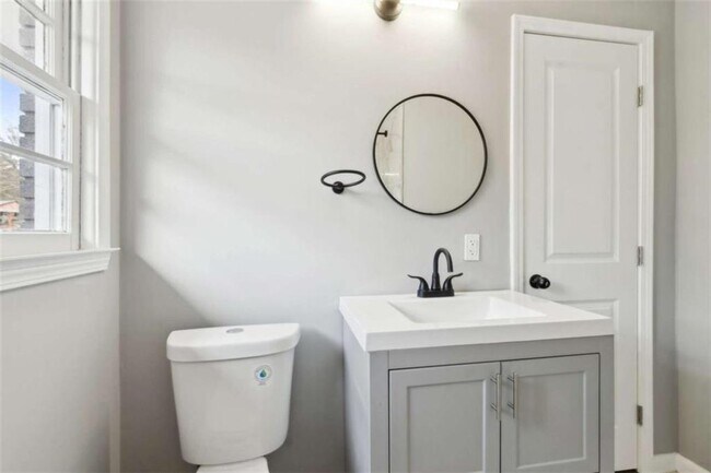 Building Photo - 269 Elks St