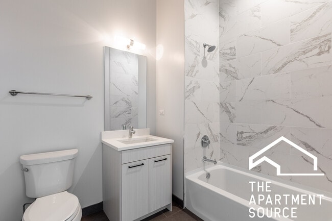 Building Photo - 2247 W Lawrence Ave