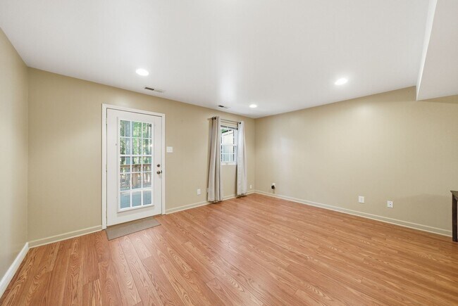 Building Photo - 6355 New Market Way