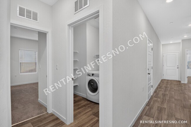 Building Photo - 3359 N Contessa Ave