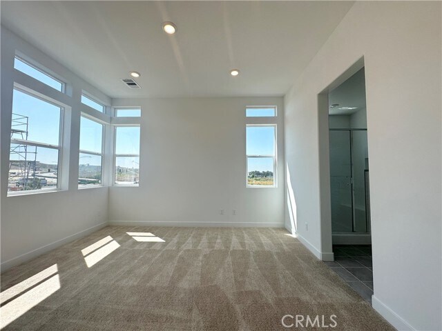 Building Photo - 322 Tank