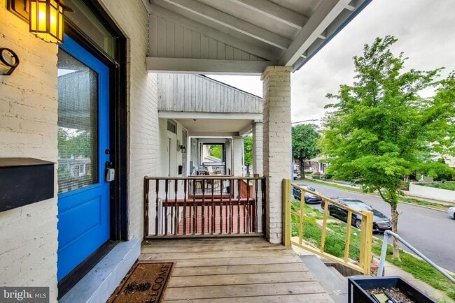 Building Photo - 1749 L St NE