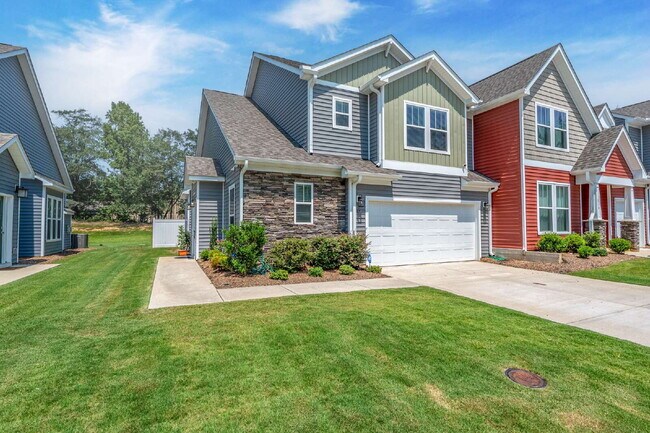 Building Photo - Modern 3BR/2.5BA Townhome with Main-Level ...