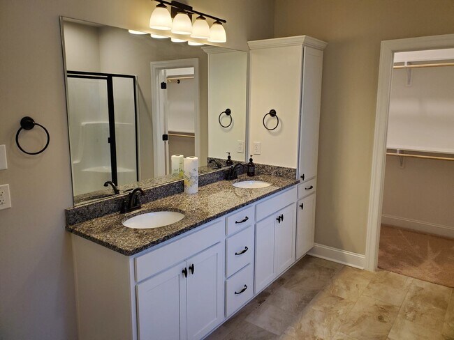 Building Photo - 102 Elledge Farm Dr