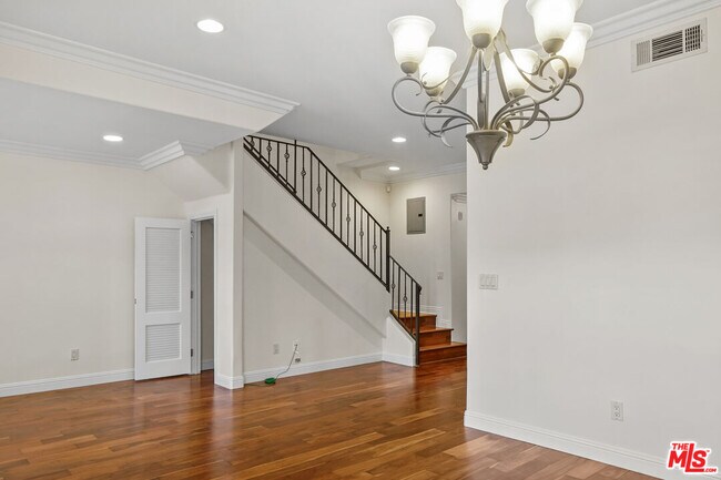 Building Photo - 1050 N Edinburgh Ave